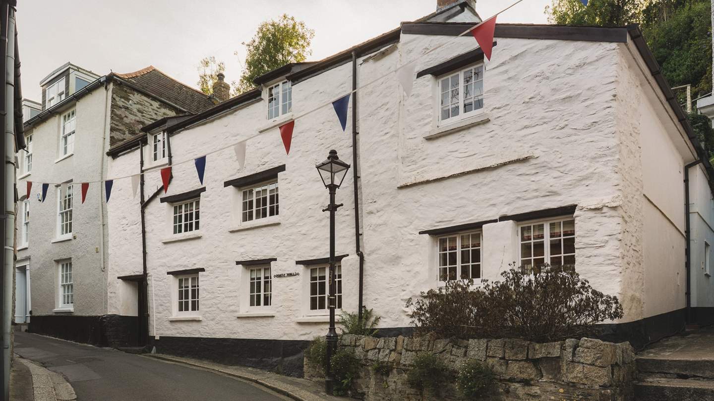 Residing in the heart of Fowey, our heavenly waterside homestay promises a dreamy base from which to explore the town
