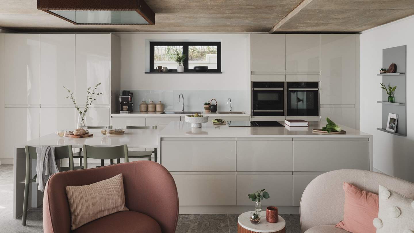 In a stunning open-plan design, the interiors of Fairlinch have been expertly transformed to create a space for hours of togetherness with your favourite people