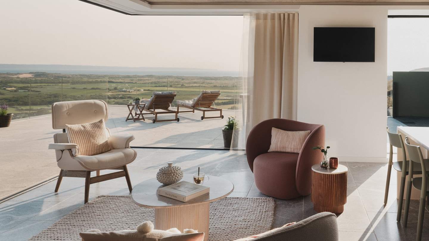 Warmed by underfloor heating, it features floor-to-ceiling glass corner windows that reveal spectacular panoramas across the countryside towards Braunton Burrows