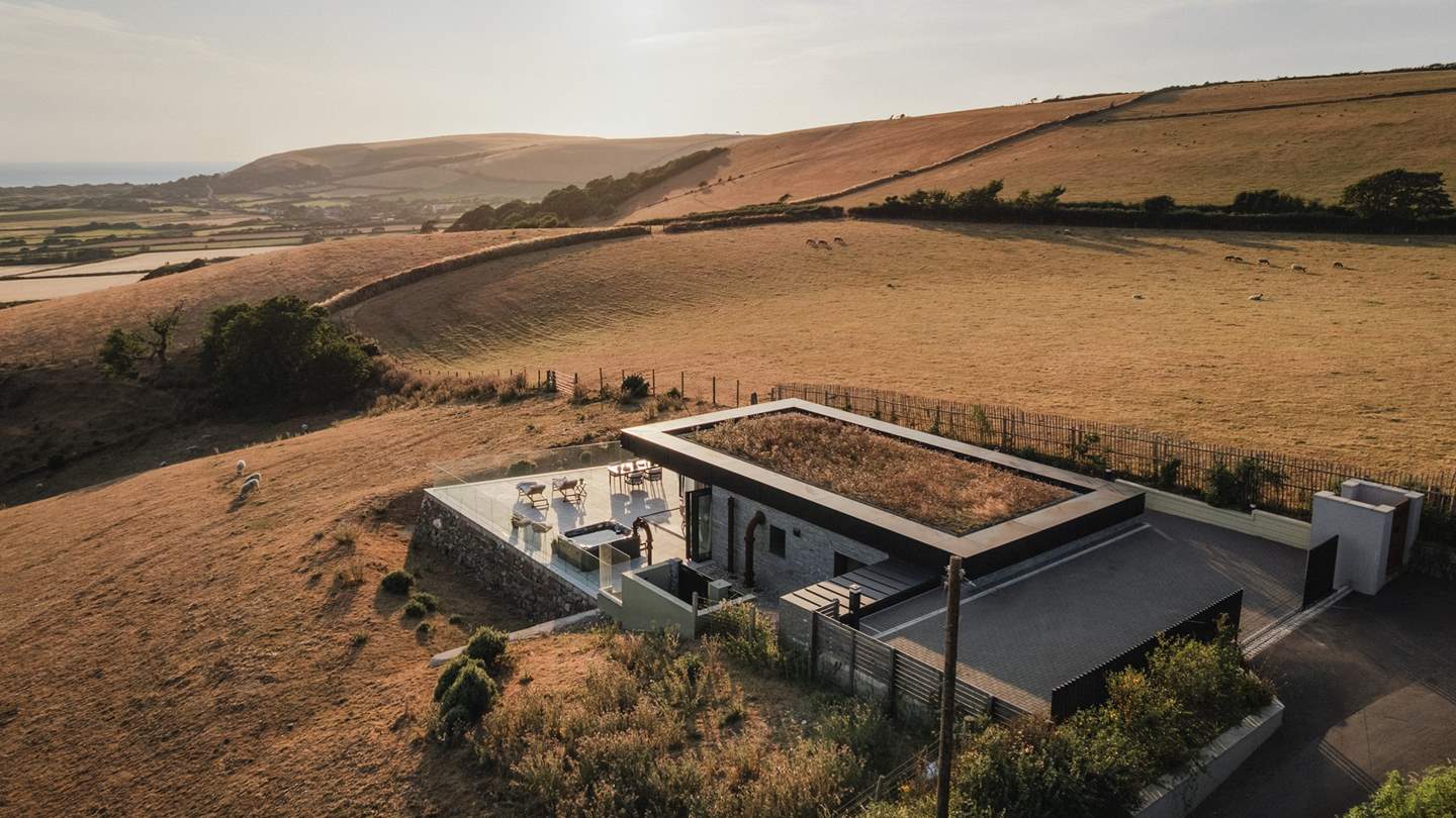 A beautifully transformed former water reservoir, Fairlinch perches high amid an undulating tapestry of countryside 