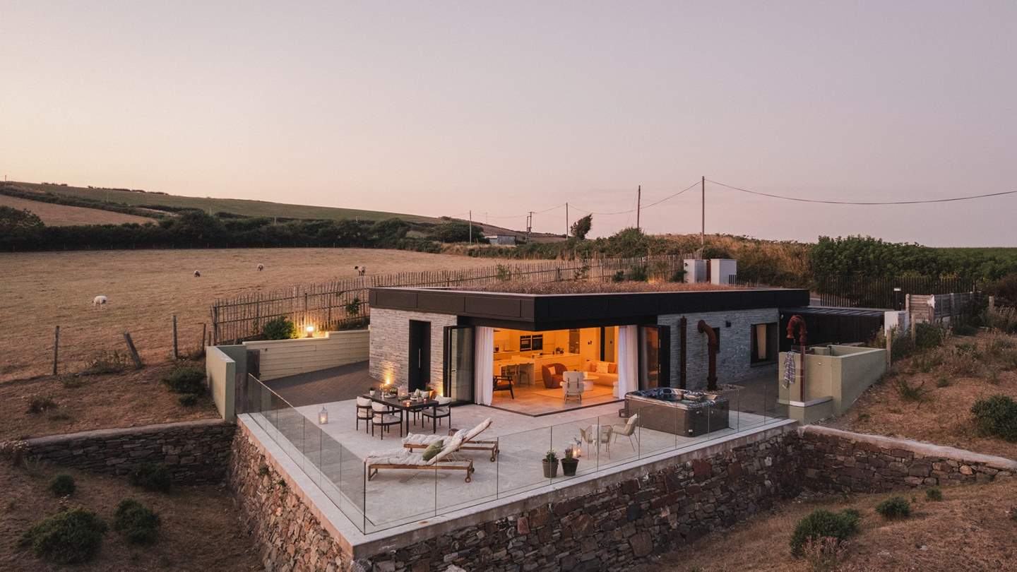 Embrace a spellbinding sojourn at Fairlinch, our North Devon retreat for four promising sweeping coastal vistas and an ocean-view hot tub... 