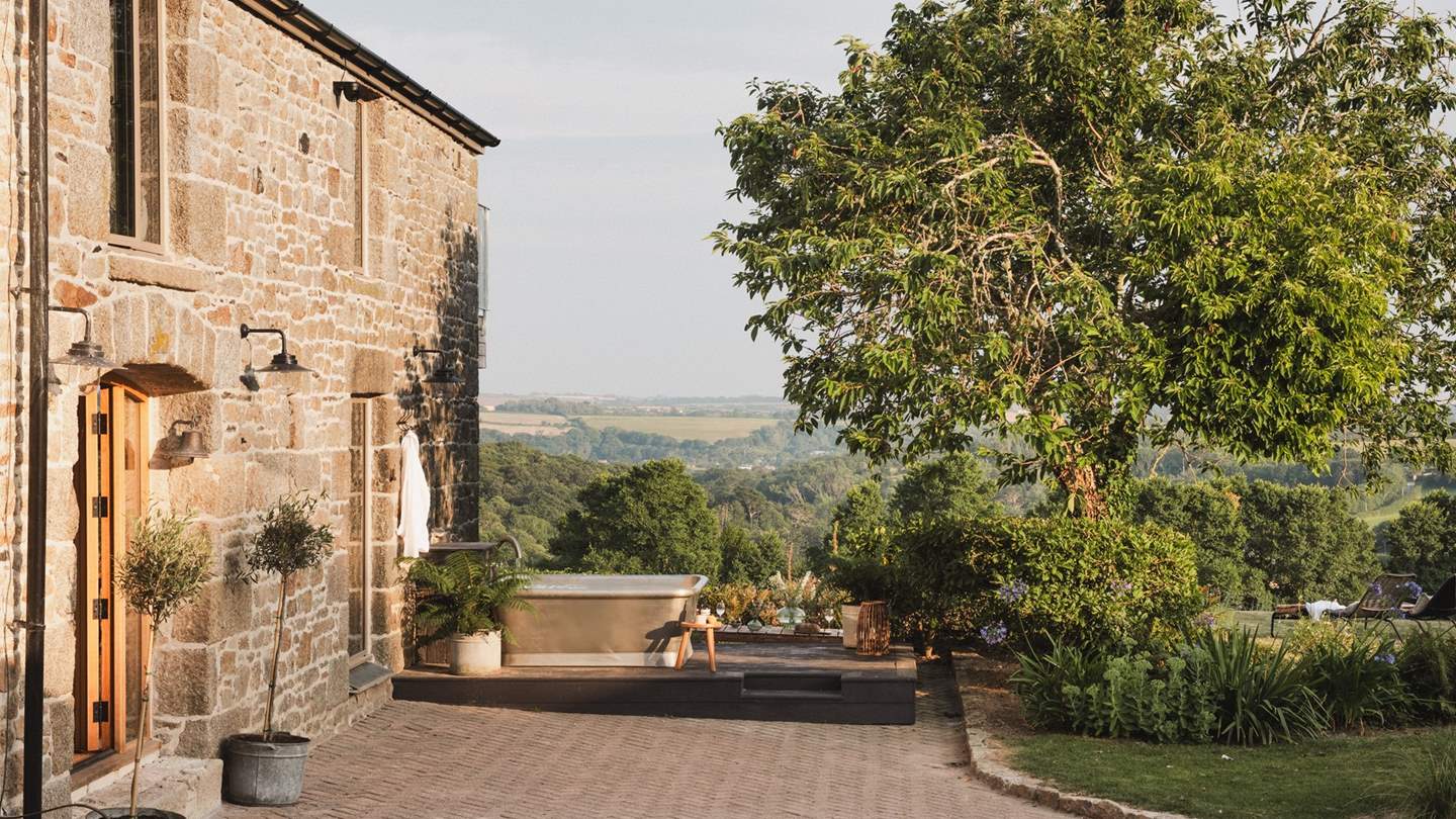 Residing in sweet sanctuary in a mesmeric corner of South Cornwall, The Grange couldn’t be better placed for storybook sojourns