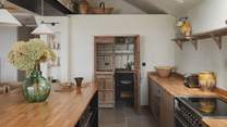 An integrated oven, microwave oven, dishwasher, and more support culinary forays