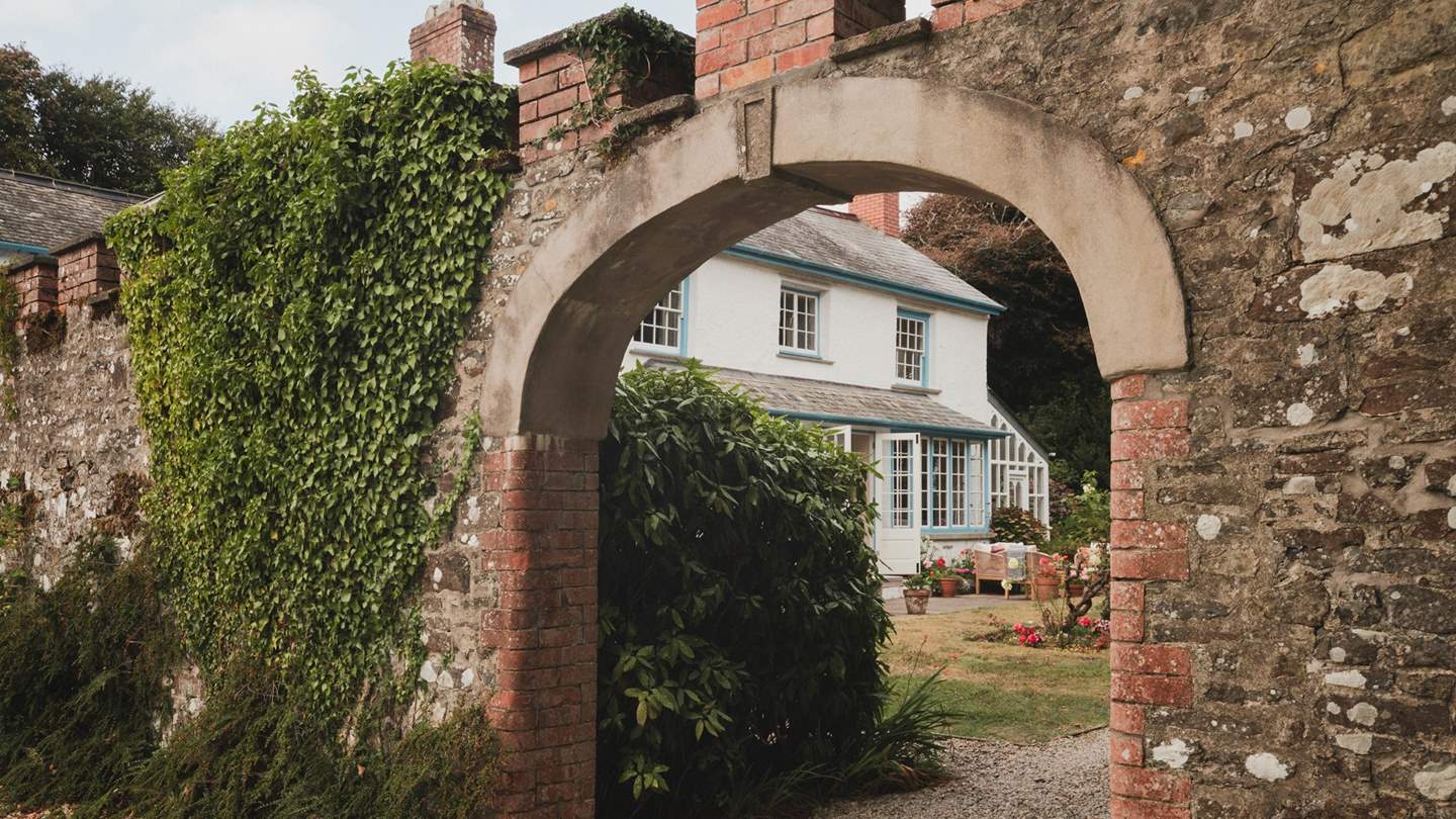Our charming dog-friendly retreat is a luxurious backdrop for those seeking escapism with their kin