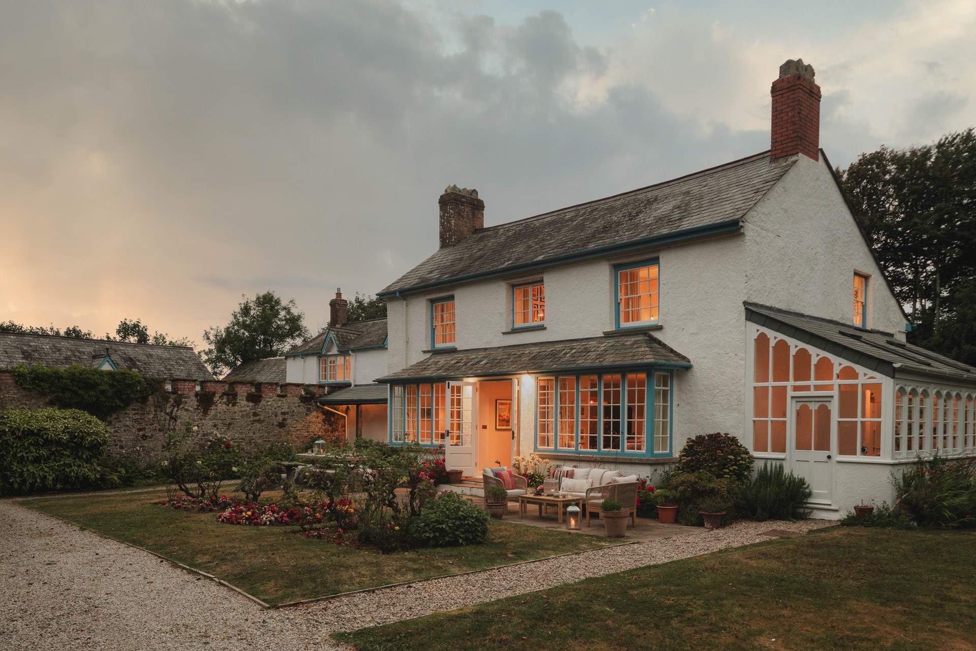 Discover an elegantly curated farmhouse for ten near the coast of Bude...