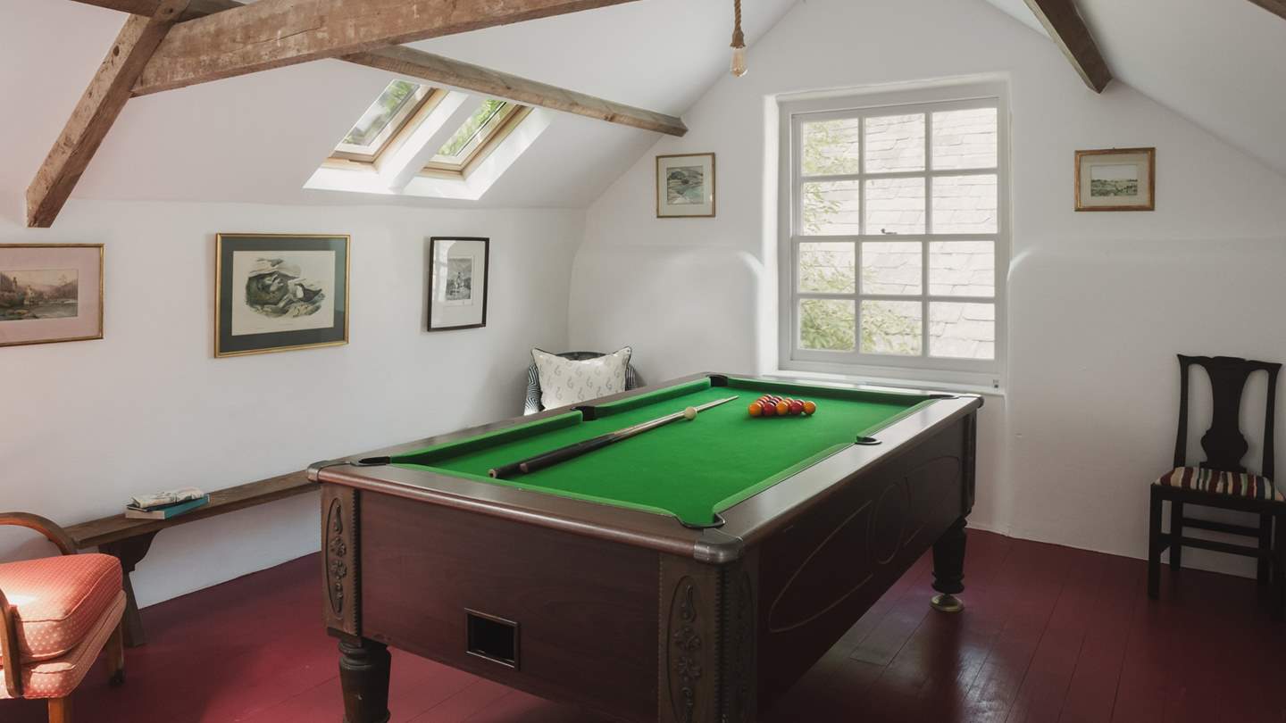 Discover a snooker table in the annexe