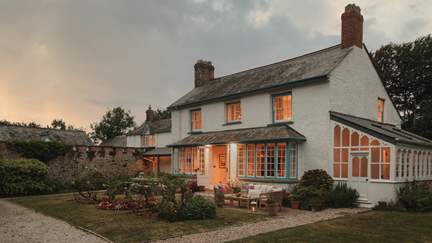 Morenwyn - 4.8 miles N of Bude, Sleeps 10 + 2 cots in 6 Bedrooms