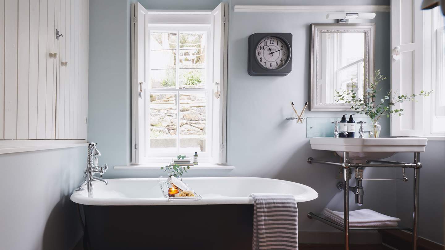 The gorgeous bathroom is just calling for a bubble-rich soak - bliss!