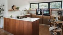 Uncover the fully equipped bespoke kitchen by Cornish designer, Rozen