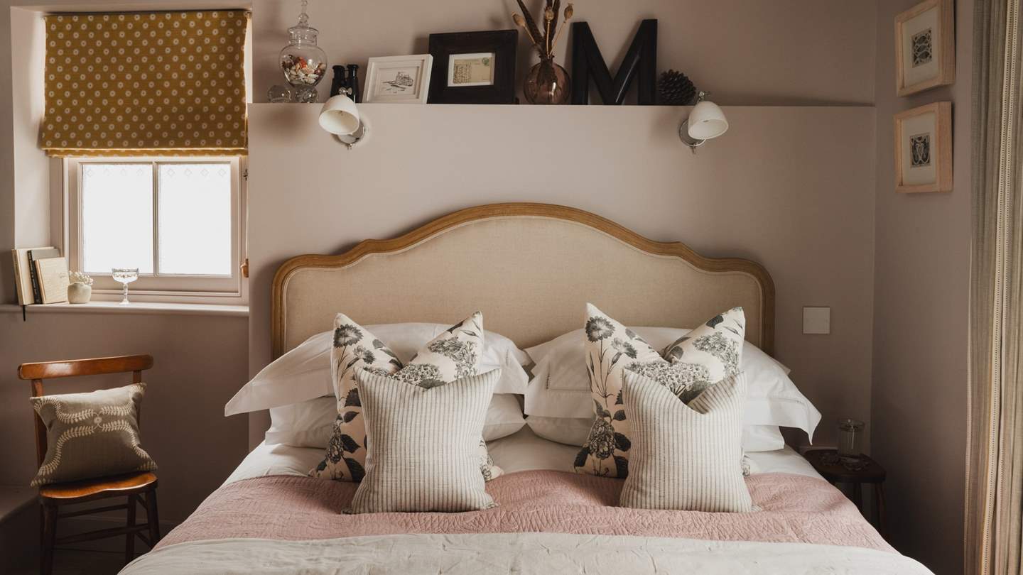 Discover the dreamiest bedroom space for romantic retreat moments