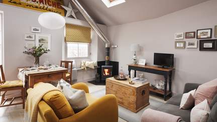 The Store Room - Mousehole, Sleeps 2 + cot in 1 Bedroom