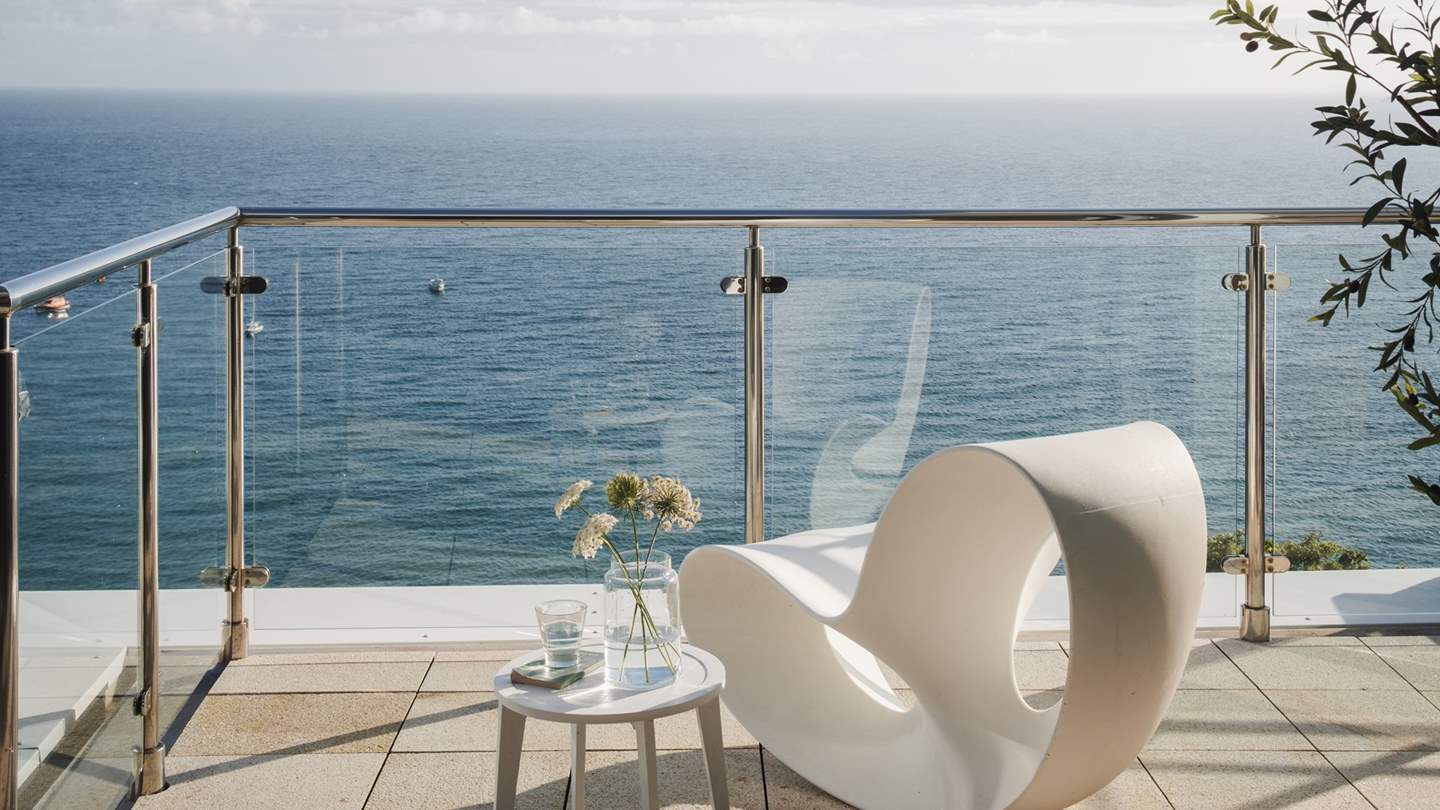 Steal afternoon snoozes in the Nordic lounge chair...