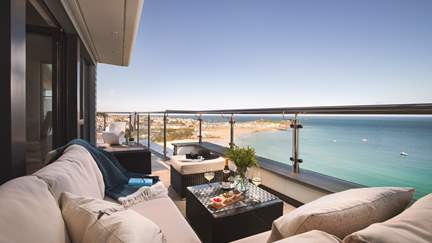 West Penthouse - St Ives, Sleeps 2 + cot in 1 Bedroom