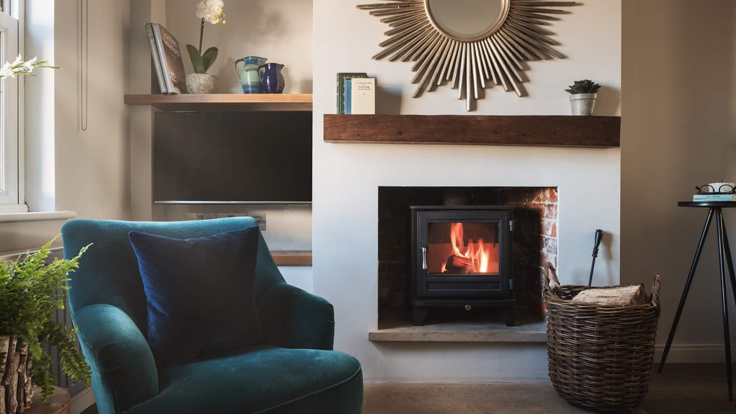 The living room is ideal for sharing laughter and nostalgic stories with a glass of wine 