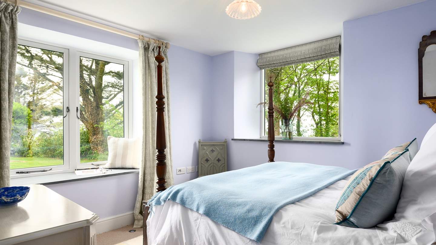 How pretty is this four poster bedroom?