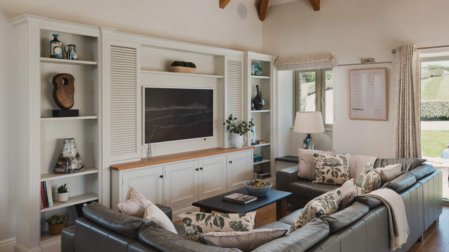 The sitting area is the spot for gatherings, for long chats with a glass of something special in your hand