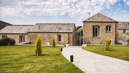 Trevear Mill House - 3.2 miles SE of Padstow, Sleeps 6 + cot in 3 Bedrooms