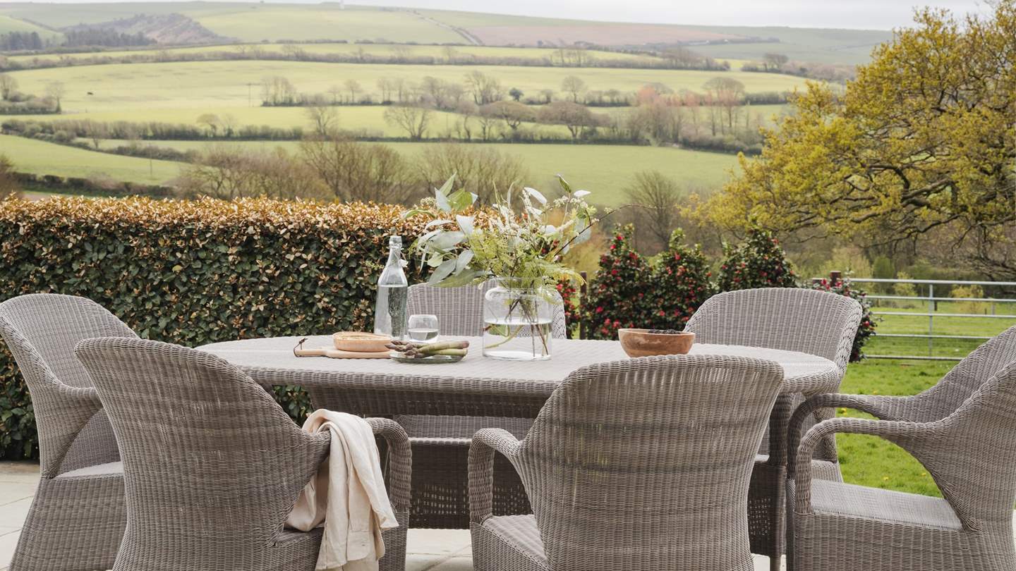 This lovingly converted barn is surrounded by over 70 acres of arable farmland and is very private, perfect for a secluded getaway