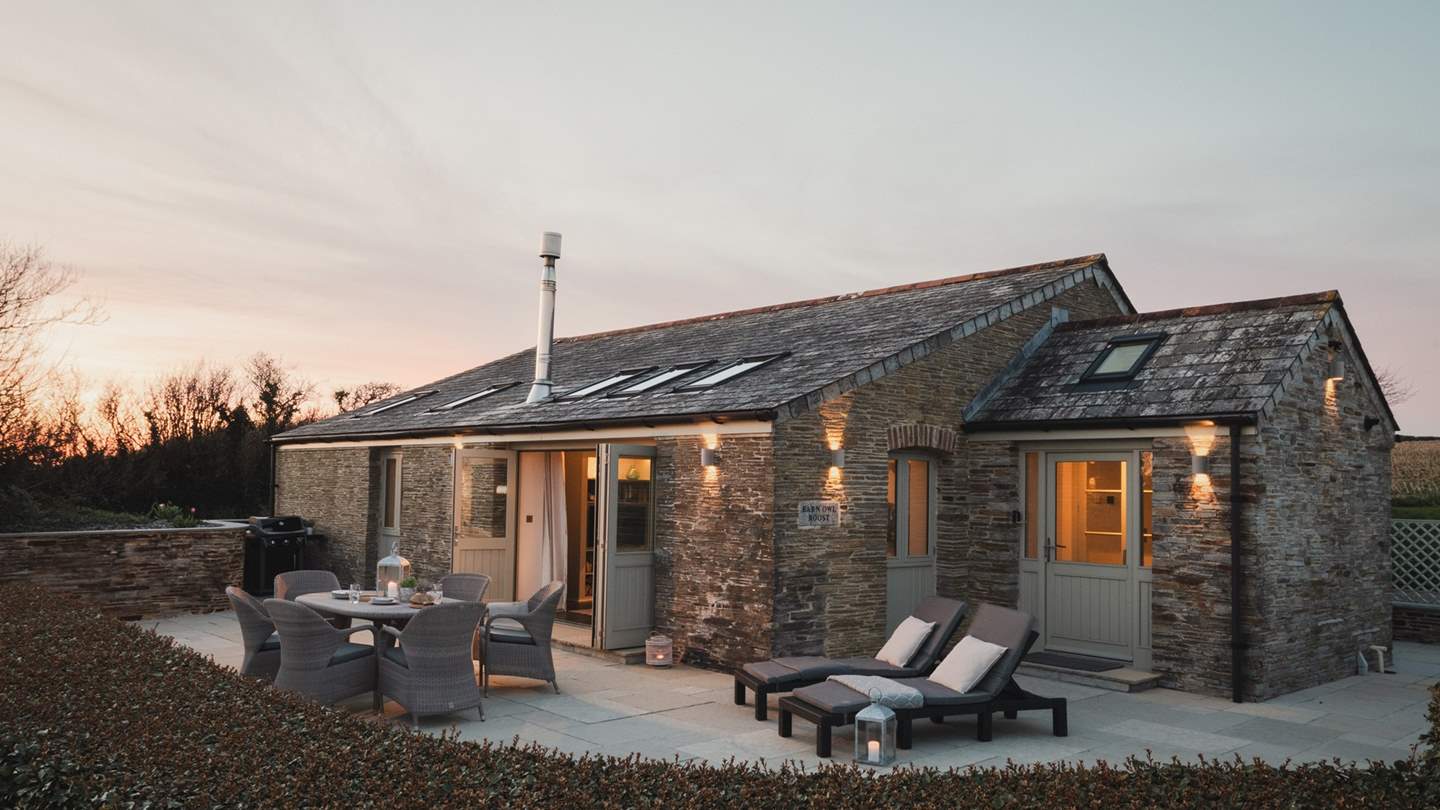 Nestled snugly amongst rolling Cornish hills, our dog-friendly converted barn close to Padstow promises endless bucolic charm...
